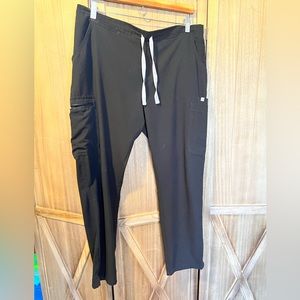 L Figs Cargo Yolo skinny pocket scrub pants.